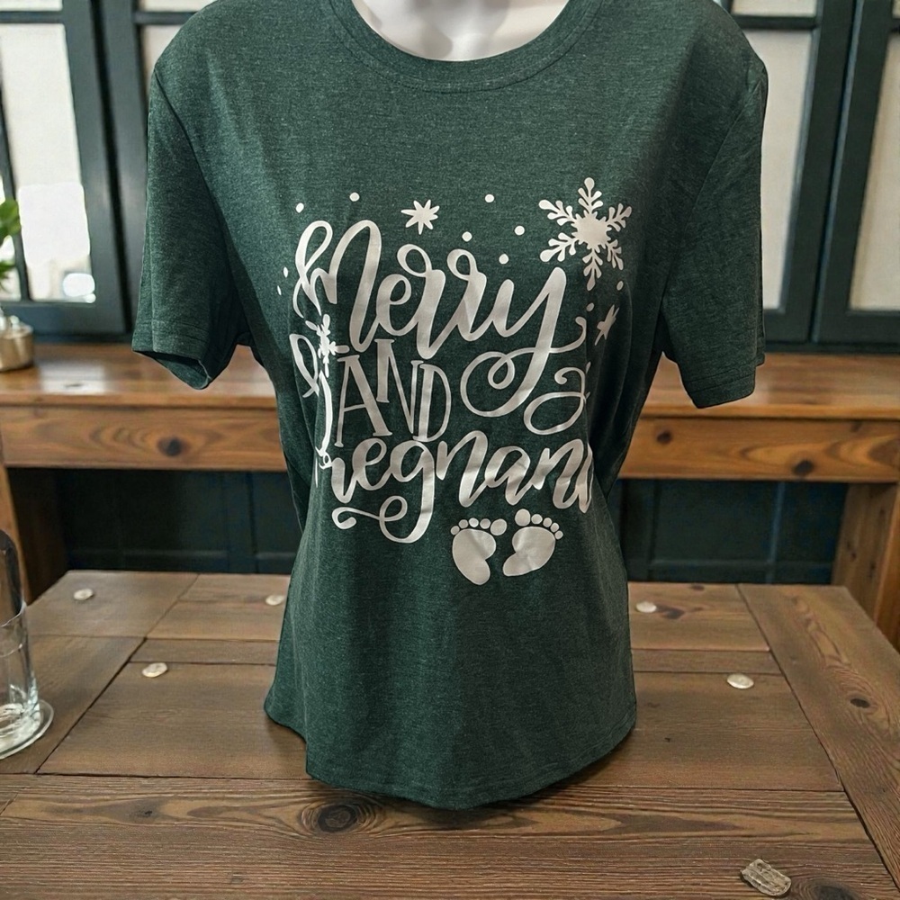 Merry and Pregnant Women’s T-Shirt – Christmas Pregnancy Announcement Tee (Small